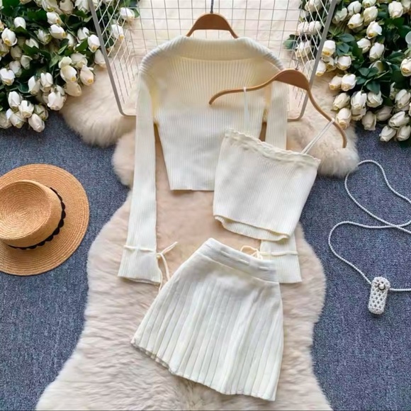 New Co-ord Skirt Knit Set Sweater Ivory Cream Beige Pleated Button Tank Mini - Picture 2 of 16